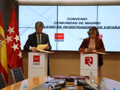 La Comunidad de Madrid acuerda con los registradores acercar su labor a los ayuntamientos para mejorar su gestión
